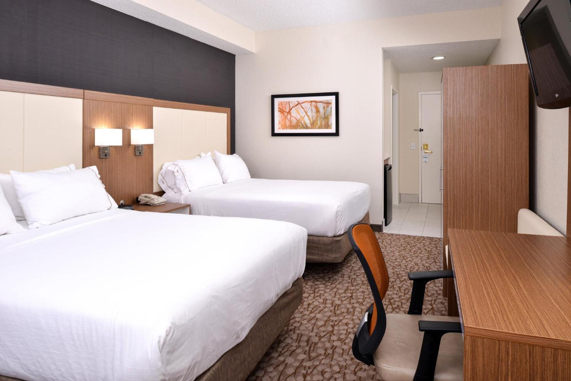 Express & Bonita Springs/naples By Ihg Hotel 3*